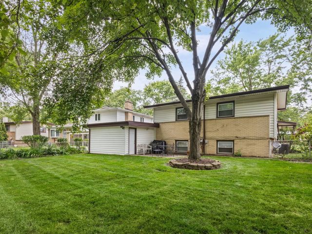 834 N Rainbow Drive, Glenwood, IL 60425