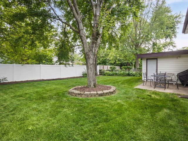 834 N Rainbow Drive, Glenwood, IL 60425