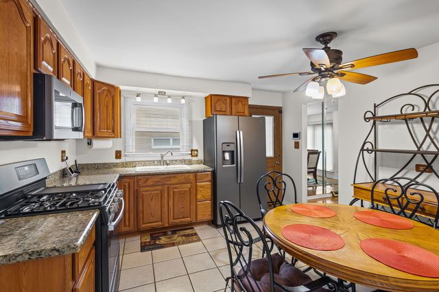 834 N Rainbow Drive, Glenwood, IL 60425