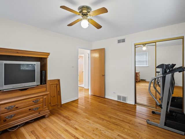 834 N Rainbow Drive, Glenwood, IL 60425