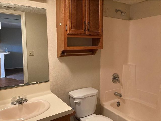 112 Hillside CV B, Elgin, TX 78621