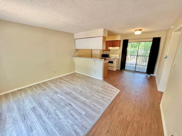 112 Hillside CV B, Elgin, TX 78621