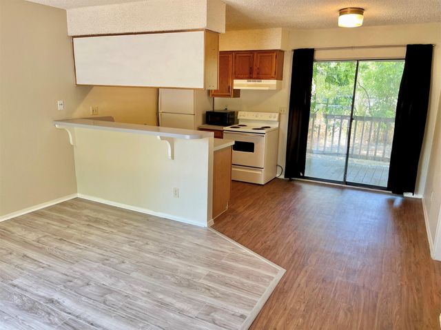 112 Hillside CV B, Elgin, TX 78621