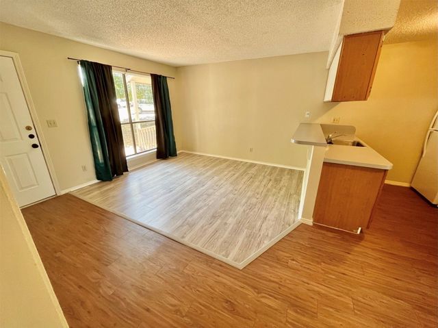 112 Hillside CV B, Elgin, TX 78621
