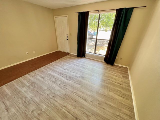 112 Hillside CV B, Elgin, TX 78621