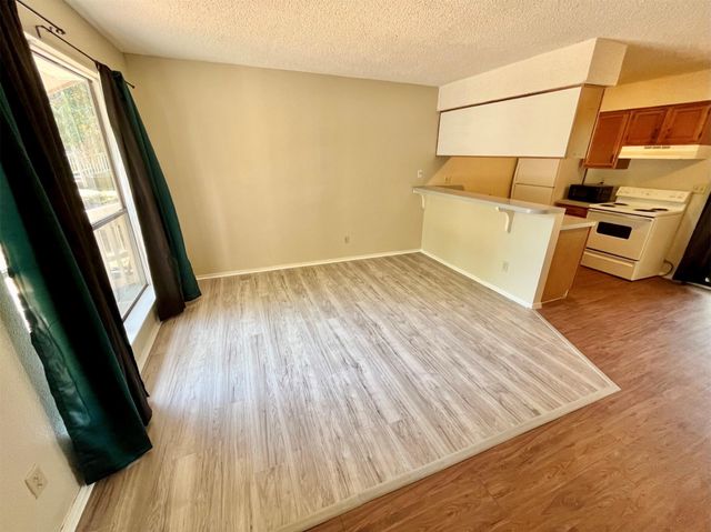 112 Hillside CV B, Elgin, TX 78621