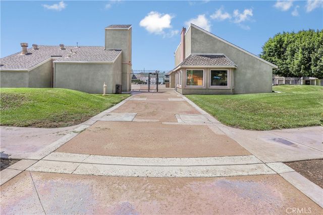 1401 W Cerritos 64, Anaheim, CA 92802