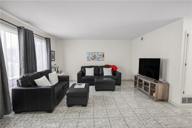 1401 W Cerritos 64, Anaheim, CA 92802