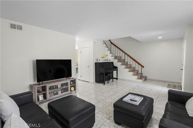 1401 W Cerritos 64, Anaheim, CA 92802