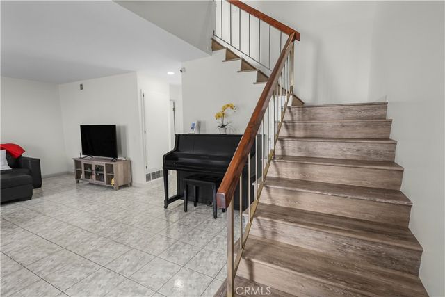 1401 W Cerritos 64, Anaheim, CA 92802