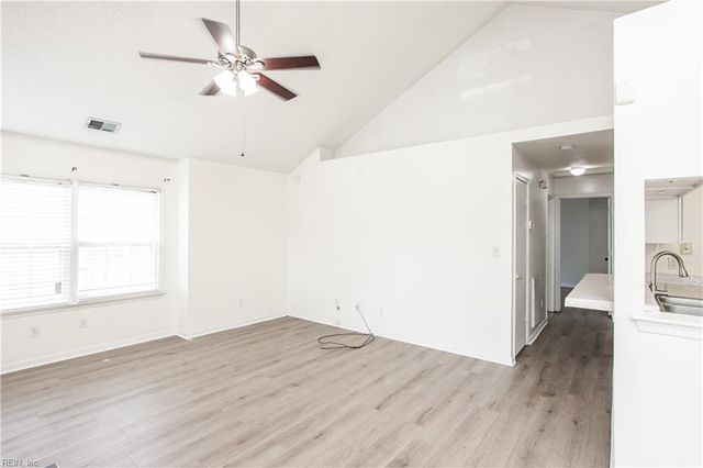 3832 New River Reach Apt B, Portsmouth, VA 23703