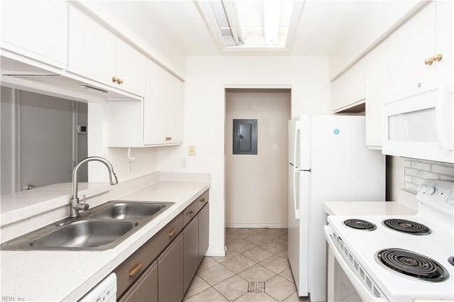 3832 New River Reach Apt B, Portsmouth, VA 23703