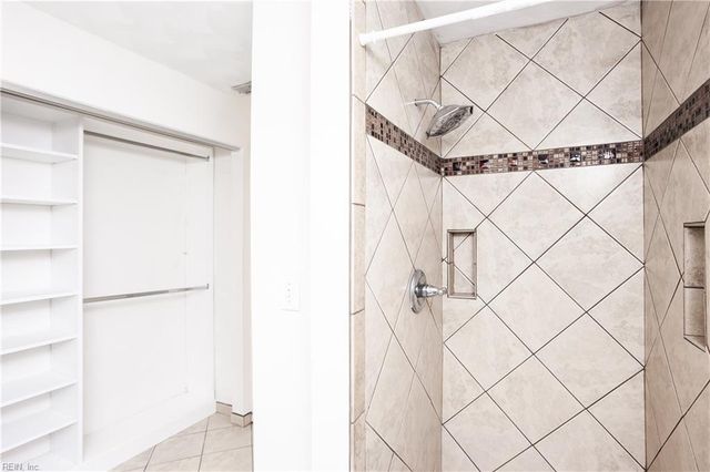 3832 New River Reach Apt B, Portsmouth, VA 23703