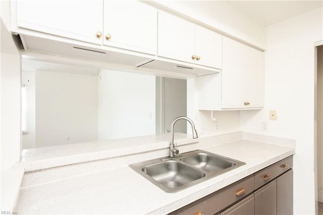3832 New River Reach Apt B, Portsmouth, VA 23703