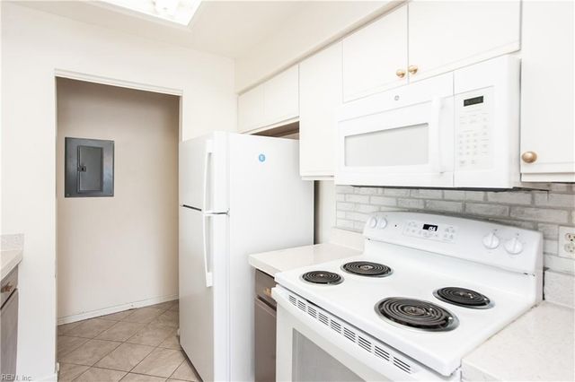 3832 New River Reach Apt B, Portsmouth, VA 23703
