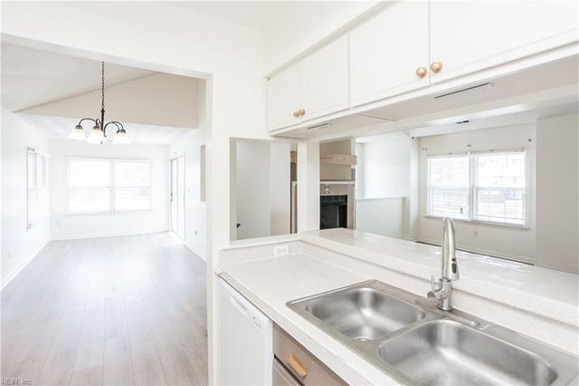 3832 New River Reach Apt B, Portsmouth, VA 23703