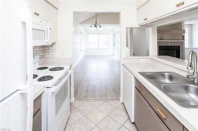 3832 New River Reach Apt B, Portsmouth, VA 23703