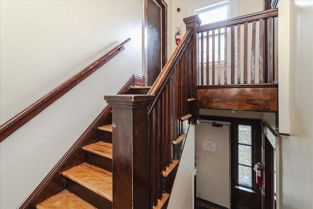 2416 4th Avenue S, Minneapolis, MN 55404