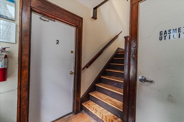 2416 4th Avenue S, Minneapolis, MN 55404