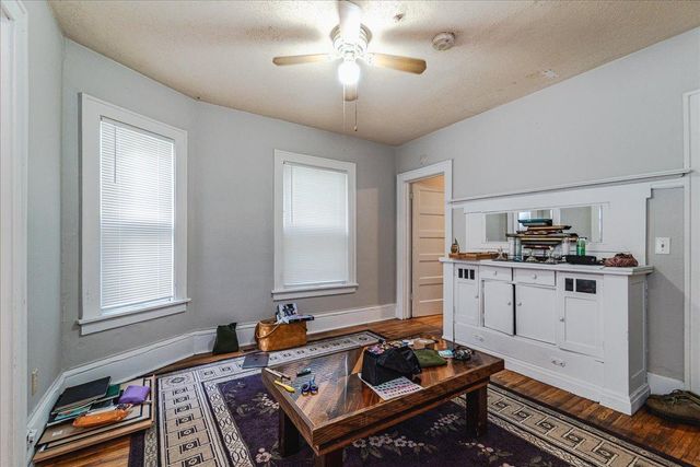 2416 4th Avenue S, Minneapolis, MN 55404