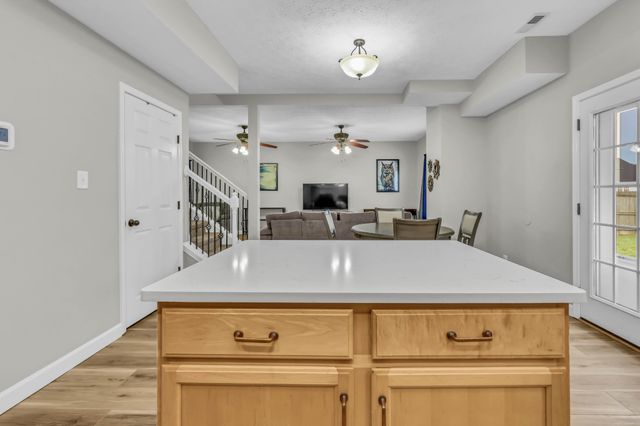 313 Ferdinand Ln, Oak Grove, KY 42262