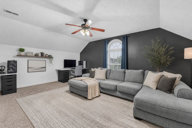 313 Ferdinand Ln, Oak Grove, KY 42262