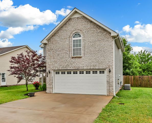 313 Ferdinand Ln, Oak Grove, KY 42262