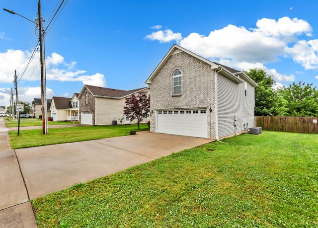 313 Ferdinand Ln, Oak Grove, KY 42262