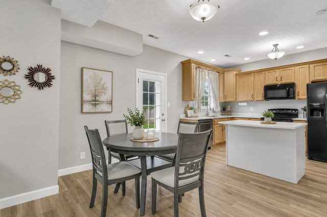 313 Ferdinand Ln, Oak Grove, KY 42262