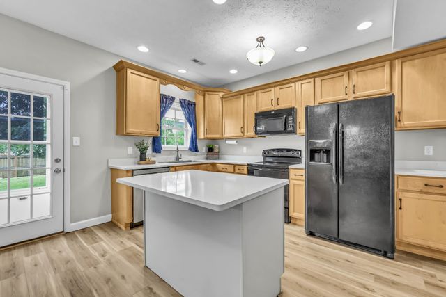 313 Ferdinand Ln, Oak Grove, KY 42262