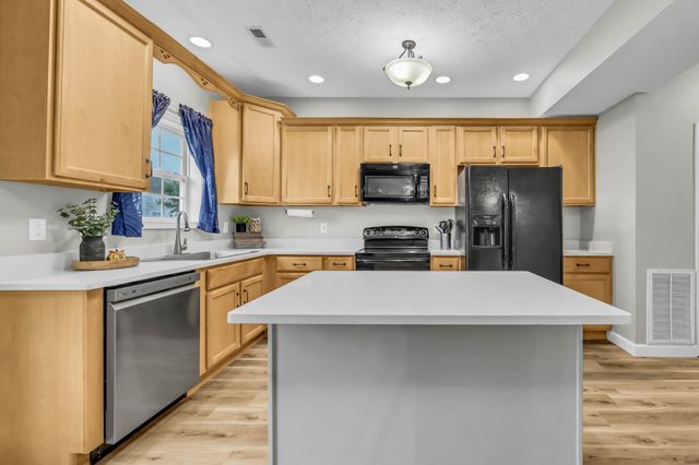 313 Ferdinand Ln, Oak Grove, KY 42262