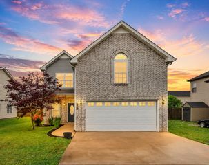 313 Ferdinand Ln, Oak Grove, KY 42262