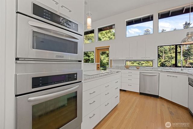 26530 Lake Fenwick Road S, Kent, WA 98032