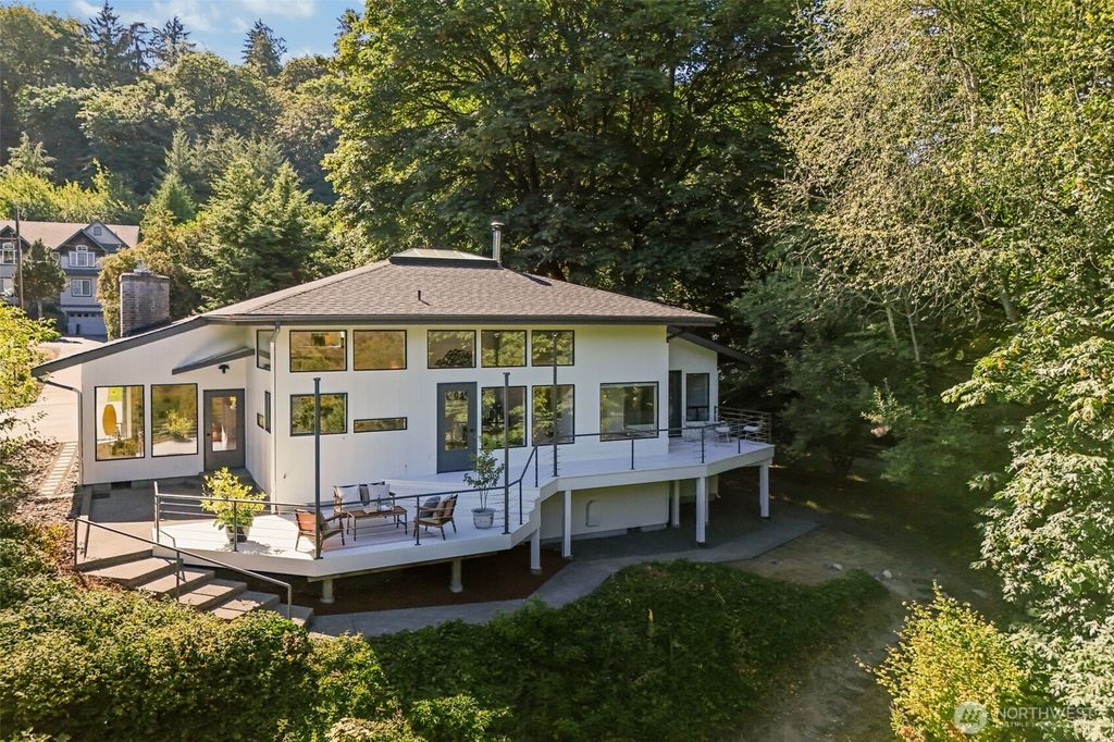 26530 Lake Fenwick Road S, Kent, WA 98032