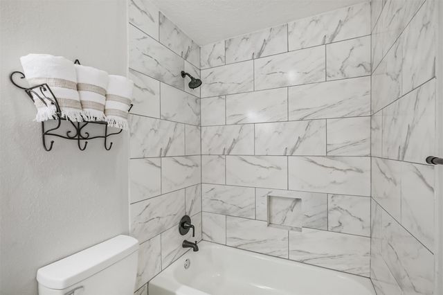 2705 Parrott Avenue, Rosenberg, TX 77471