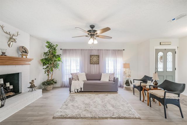 2705 Parrott Avenue, Rosenberg, TX 77471