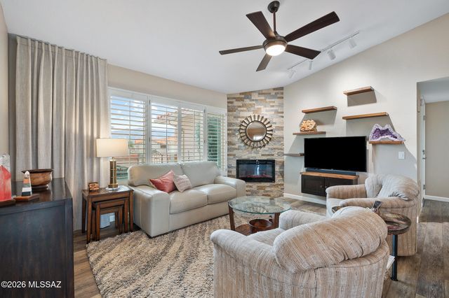 814 E Desert Glen Drive, Oro Valley, AZ 85755