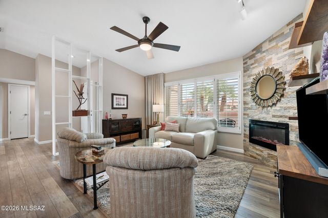 814 E Desert Glen Drive, Oro Valley, AZ 85755