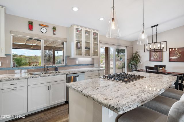 814 E Desert Glen Drive, Oro Valley, AZ 85755