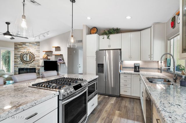 814 E Desert Glen Drive, Oro Valley, AZ 85755