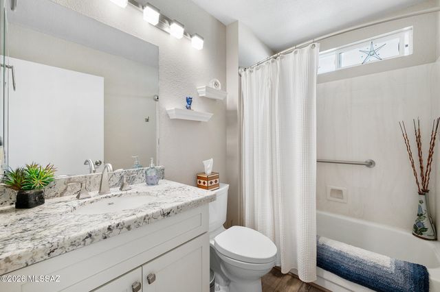 814 E Desert Glen Drive, Oro Valley, AZ 85755