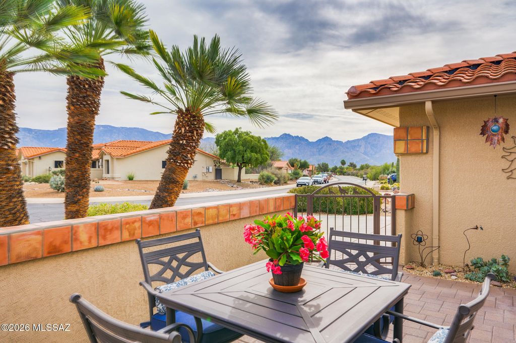 814 E Desert Glen Drive, Oro Valley, AZ 85755