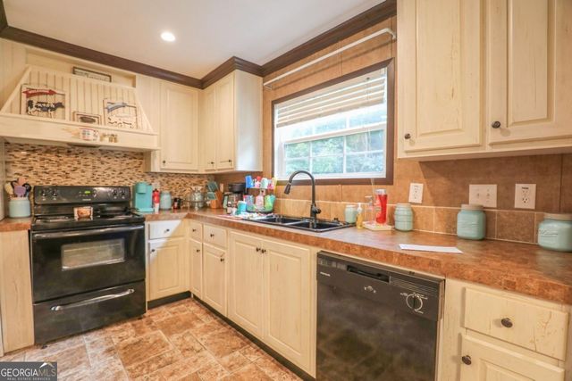 143 Mccullar Weaver Road, Milledgeville, GA 31061