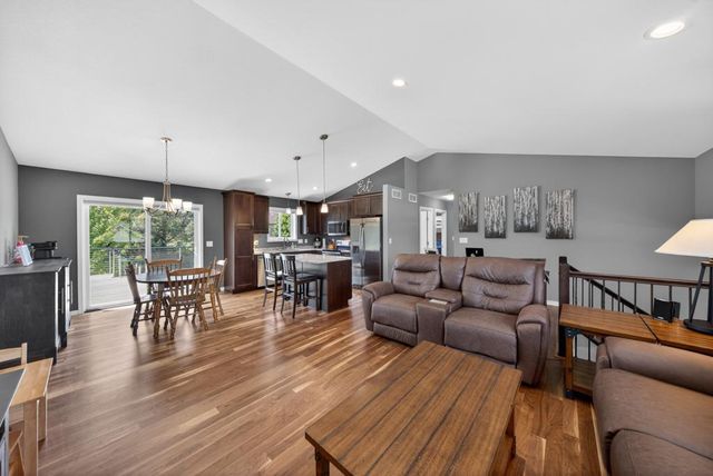 810 8th Avenue SW, Pine Island, MN 55963