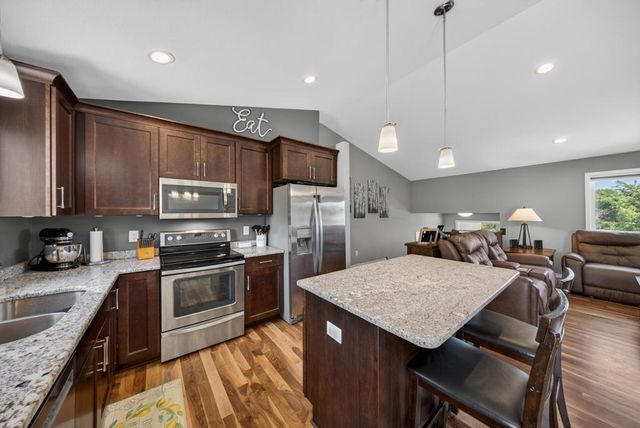 810 8th Avenue SW, Pine Island, MN 55963