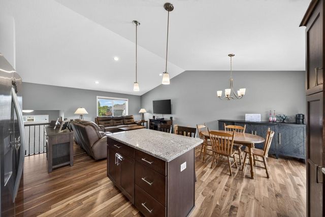 810 8th Avenue SW, Pine Island, MN 55963