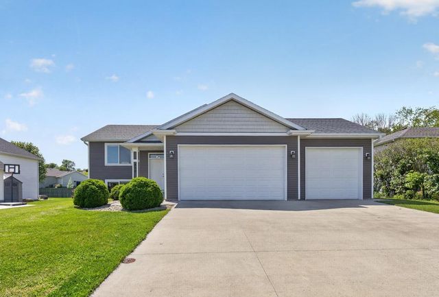 810 8th Avenue SW, Pine Island, MN 55963