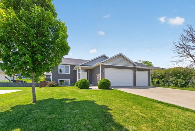 810 8th Avenue SW, Pine Island, MN 55963