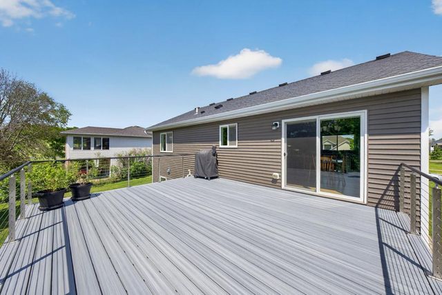 810 8th Avenue SW, Pine Island, MN 55963