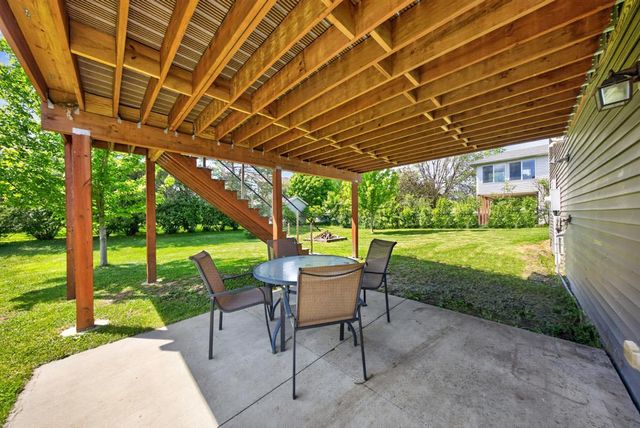 810 8th Avenue SW, Pine Island, MN 55963